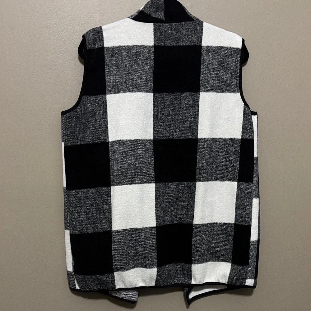 Black and White Plaid Open Vest - Picture 3 of 3